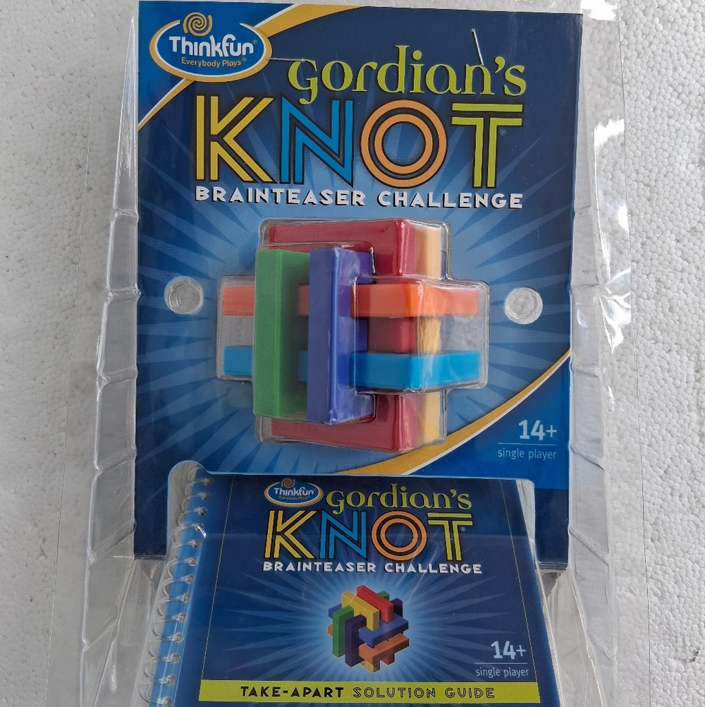 ThinkFun Gordian's Knot Brainteaser Puzzle - Multicolor
